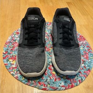 Men’s Skechers charcoal gray in size 10.5, Performance Max GoRun 600 GUC